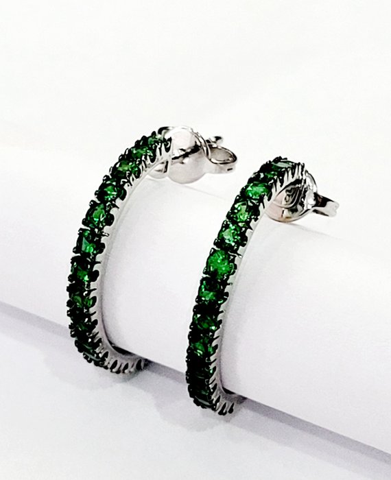Preview of the first image of Crieri - 18 kt. White gold - Earrings - 1.30 ct Emerald.