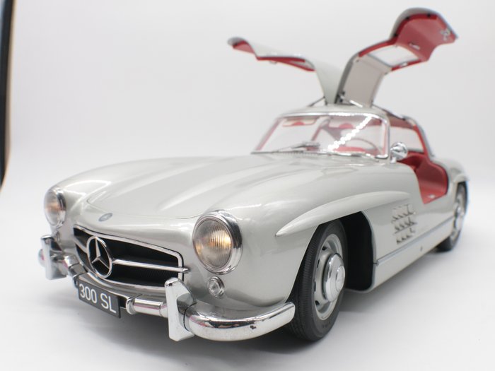 Image 3 of Eaglemoss - 1:8 - Mercedes-Benz 300 SL Gullwing silver from 1955 - Complex model made up of over 23