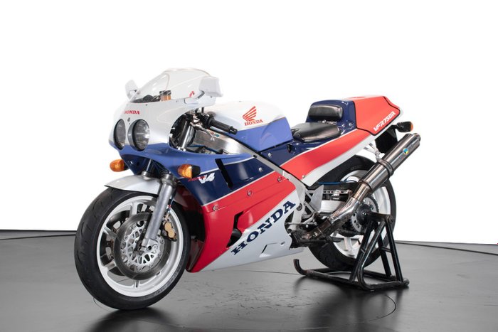 Preview of the first image of Honda - VFR 750 R - RC30 - 1991.