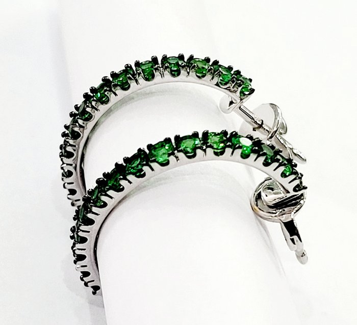 Image 3 of Crieri - 18 kt. White gold - Earrings - 1.30 ct Emerald