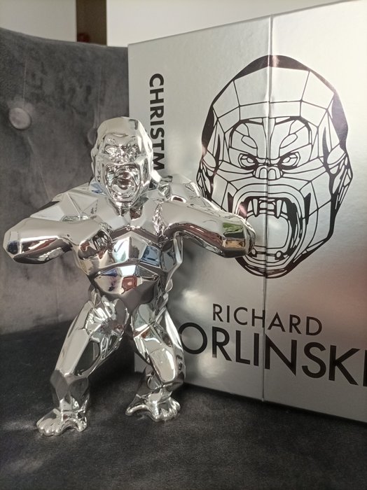 Preview of the first image of Richard Orlinski (1966) - Kong Christmas Spirit Silver édition 19cm.