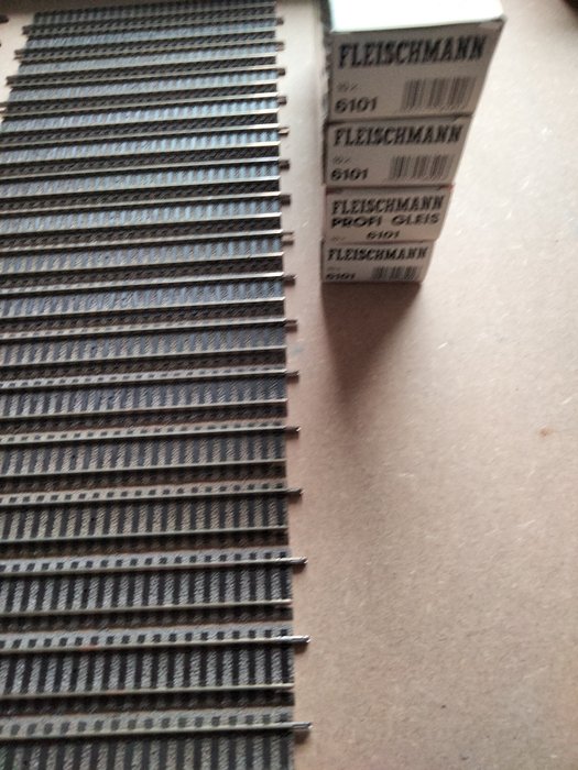 Image 3 of Fleischmann H0 - 6101 - Tracks - 40 straight rails