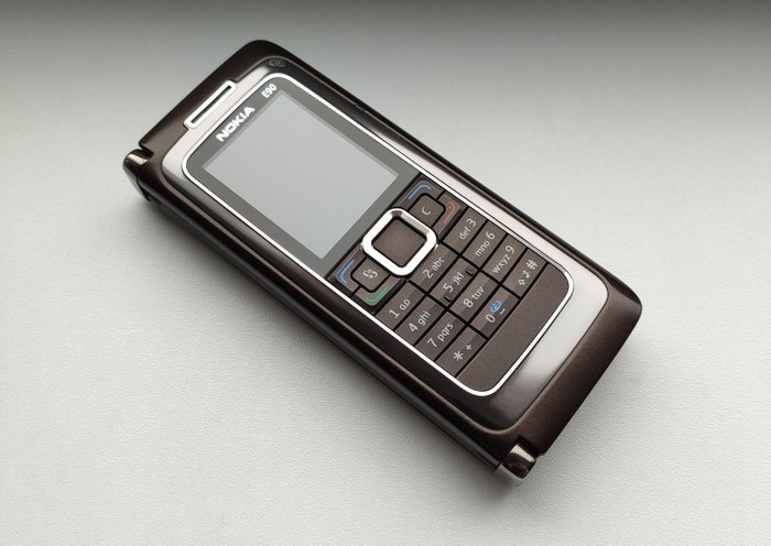 Nokia E90 Communicator - 手機 - 帶原裝盒