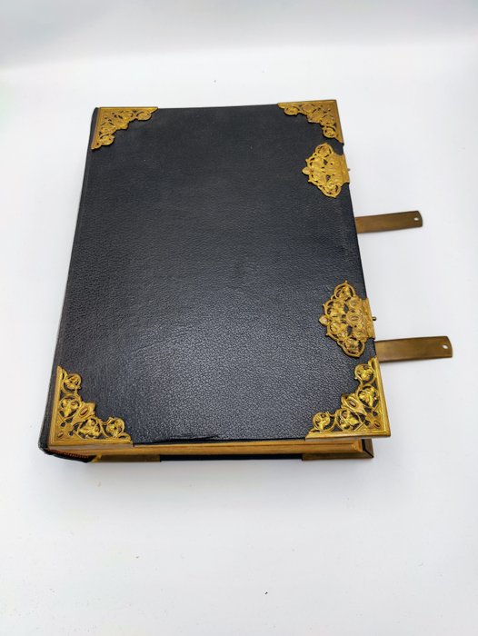 Preview of the first image of Bijbel, dat is de Gansche Heilige Schrift bevattende al de canonieke boeken - 1895.