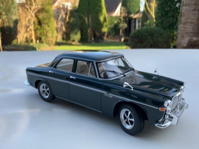 Preview of the first image of Cult Scale Models - 1:18 - ROVER P5b.