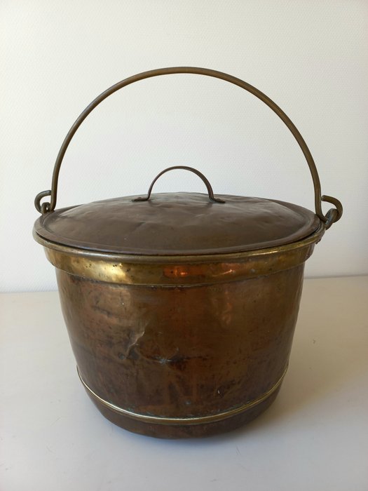Preview of the first image of Large kettle with lid - Brass, Copper - 19th century.