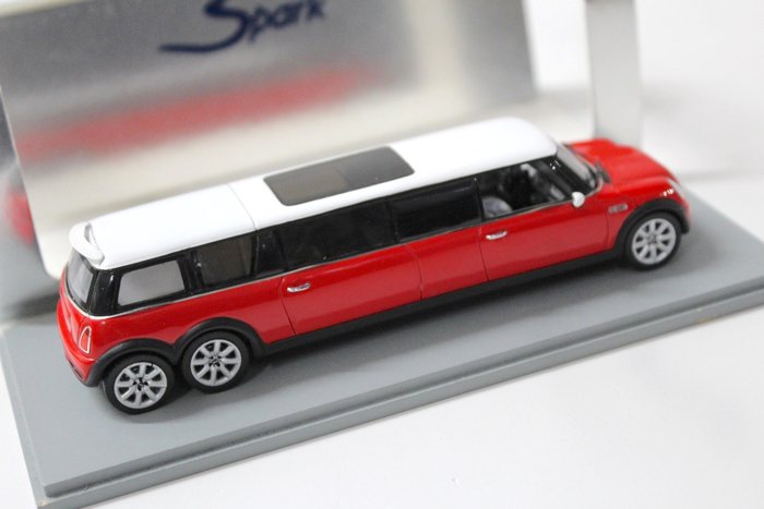 Preview of the first image of Spark - 1:43 - Mini Cooper Limousine XXL.