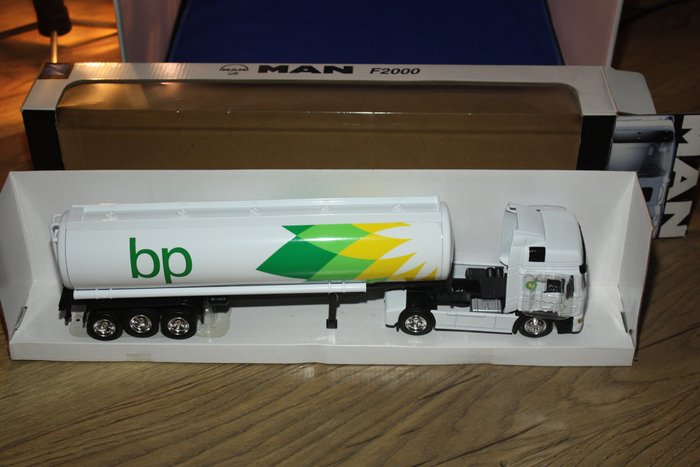 Preview of the first image of BP MAN - 1:43 - MAN F2000.