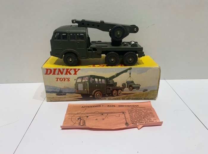 Preview of the first image of Dinky Toys - 1:48 - No. 826 Camion Militaire De Dépannage.