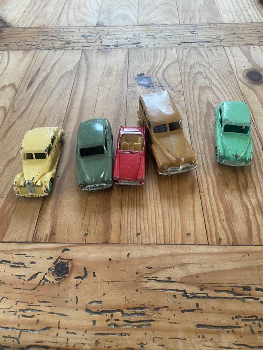 Preview of the first image of Dinky Toys - 1:43 - Simca Aronde, Austin Healey Spirite, Hillman Minx.