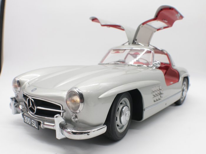 Image 2 of Eaglemoss - 1:8 - Mercedes-Benz 300 SL Gullwing silver from 1955 - Complex model made up of over 23