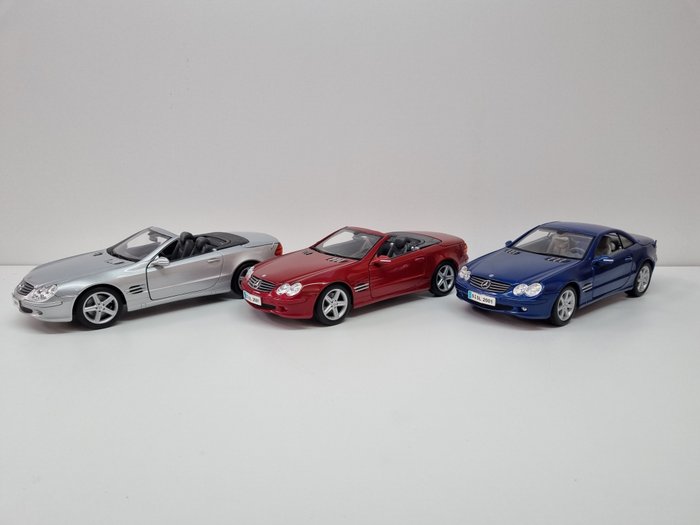 Preview of the first image of Dealer Collection - 1:18 - Mercedes-Benz SL Class.