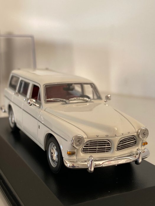 Preview of the first image of MiniChamps - 1:43 - Volvo 121.