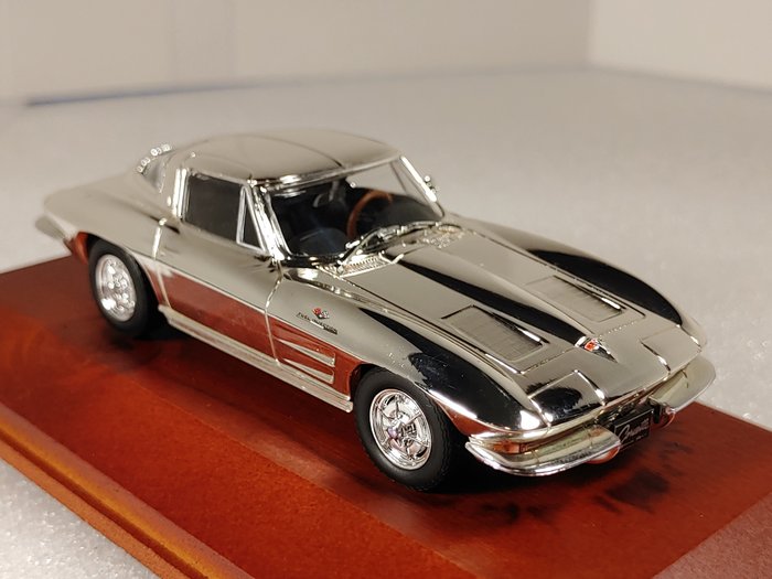 Preview of the first image of De Agostini - 1:43 - Chevrolet Corvette Sting Ray Split Window 1963.
