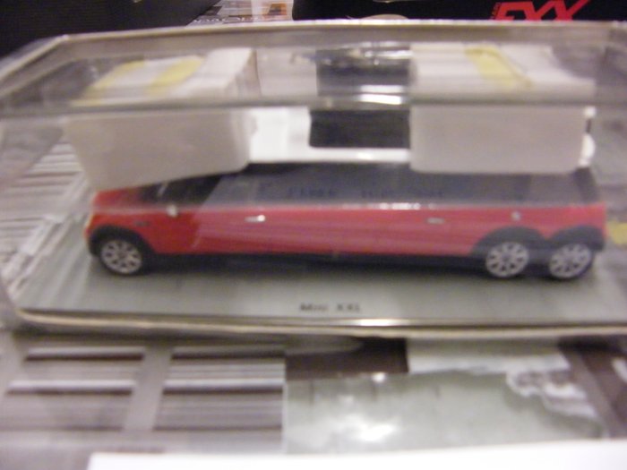 Image 2 of Spark - 1:43 - Mini Cooper Limousine XXL