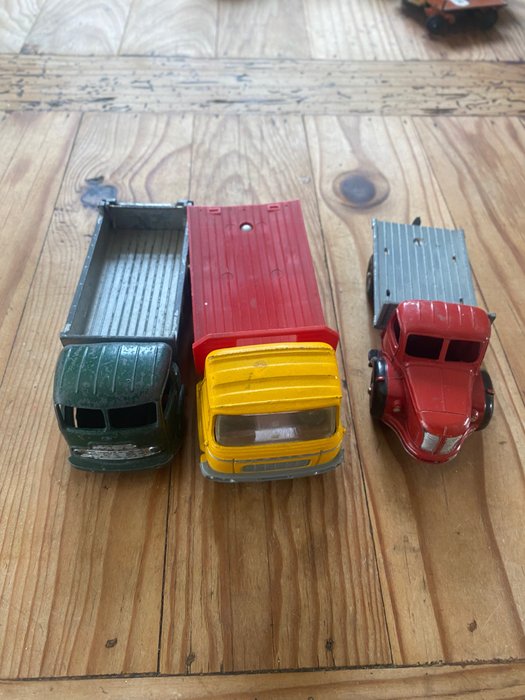 Preview of the first image of Dinky Toys - 1:43 - Berliet, Simca Cargo.