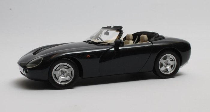 Preview of the first image of Cult Scale Models - 1:18 - TVR Griffith 1993 Paars Metallic - CML144-2.