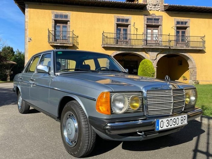 Preview of the first image of Mercedes-Benz - 230E Manual 80.900km - 1981.