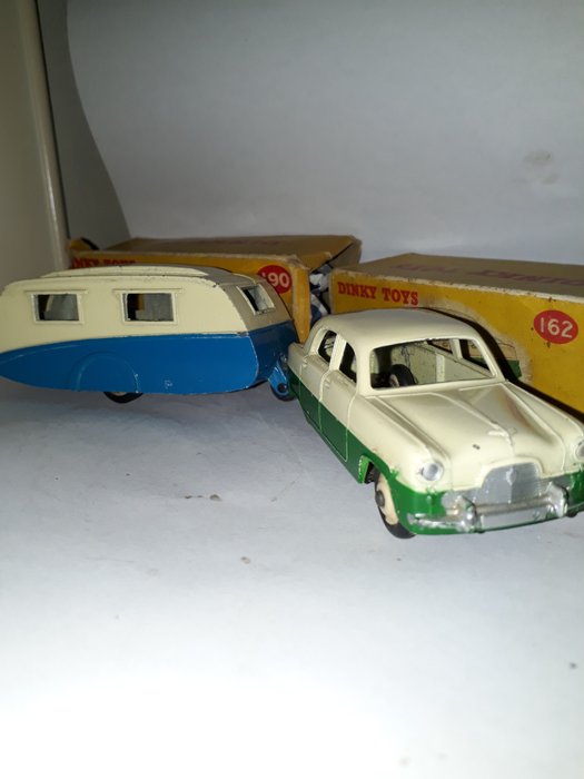 Preview of the first image of Dinky Toys - 1:43 - Ford Zephyr, Caravan.