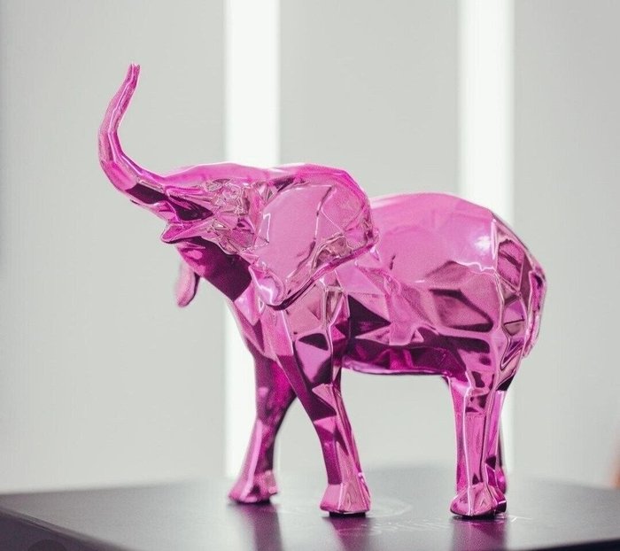 Preview of the first image of Richard Orlinski (1966) - Elephant Spirit (Pink Edition) SOLD OUT.