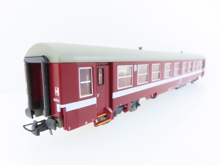 Heris H0 - 12138 - Machetă tren transport călători (1) - 1x vagon expres cu 4 osii de pasageri clasa a II-a, tip K4 B10 - NMBS