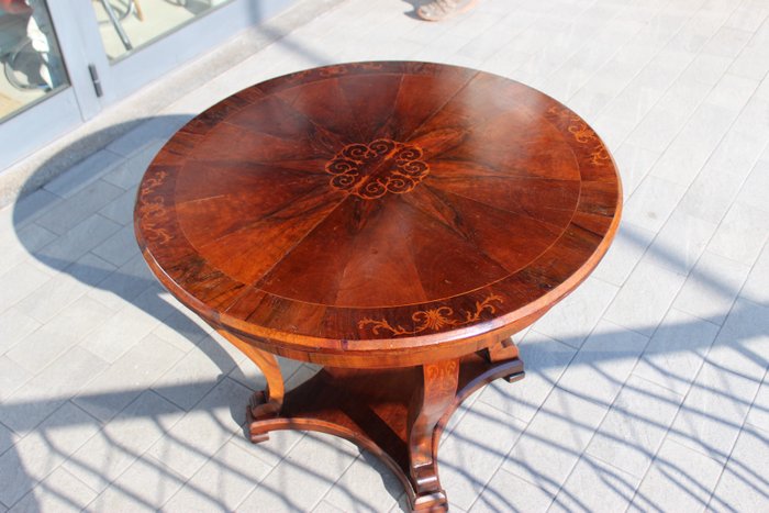 Preview of the first image of Coffee table - Empire Style - Walnut - Mid 19th century.