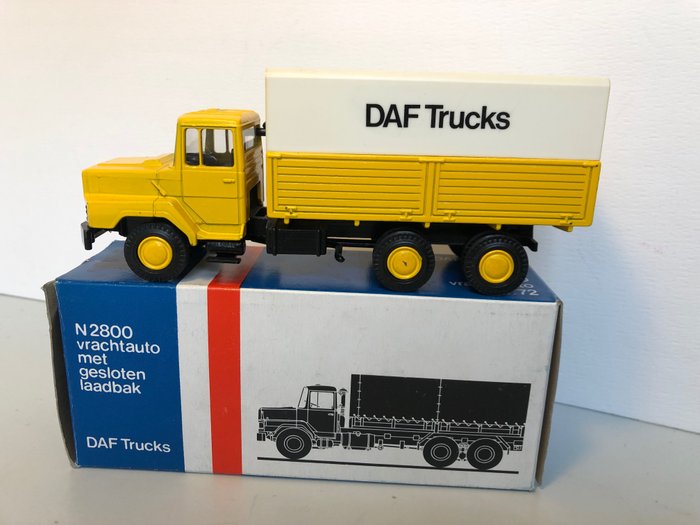 Preview of the first image of Lion Toys - 1:50 - DAF Truck N2800 3 asser met huif 1982.