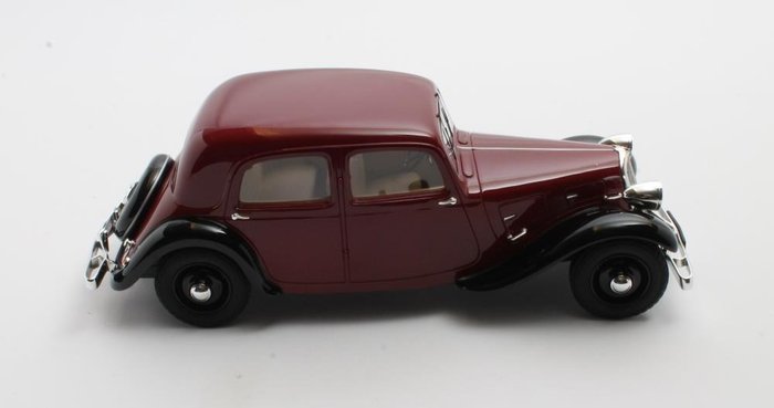 Image 3 of Cult Scale Models - 1:18 - Citroen Traction Avant 7CV 1934 Maroon/Zwart - CML108-2