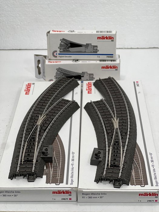 Preview of the first image of Märklin H0 - 24671/24672/74490/74460 - Tracks - 2 Bend switches with decoder and drive.