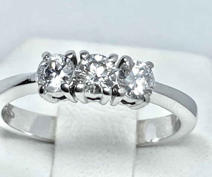 Preview of the first image of Pala Diamond Italy - 18 kt. White gold - Ring - 0.75 ct Diamond - Diamonds.