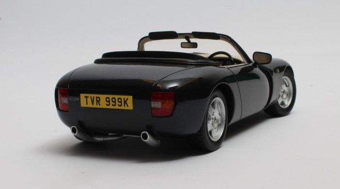 Image 2 of Cult Scale Models - 1:18 - TVR Griffith 1993 Paars Metallic - CML144-2