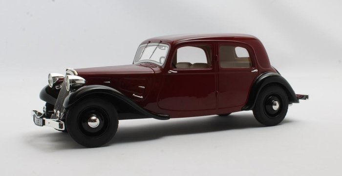 Preview of the first image of Cult Scale Models - 1:18 - Citroen Traction Avant 7CV 1934 Maroon/Zwart - CML108-2.