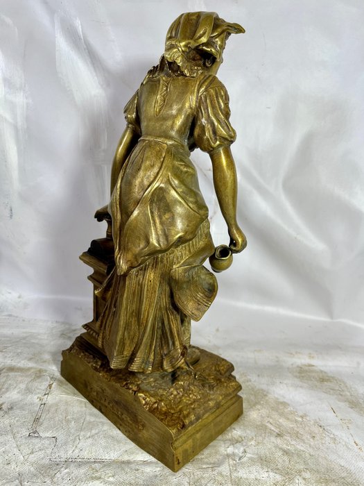 Image 2 of Oscar Ruffony (1874-1946) - Sculpture, Young woman with jug (1) - Bronze (gilt) - Early 20th centur