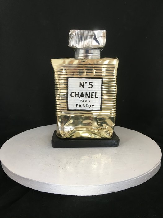 Image 2 of Norman Gekko (XX-XXI) - Big Crushed Chanel N.5 Gold