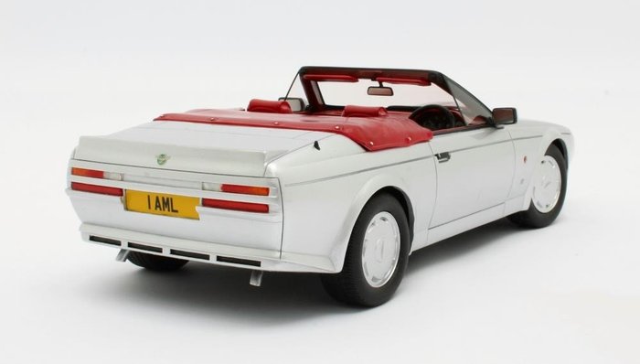 Image 3 of Cult Scale Models - 1:18 - Aston Martin Zagato Spyder 1987 Zilver - CML034-2
