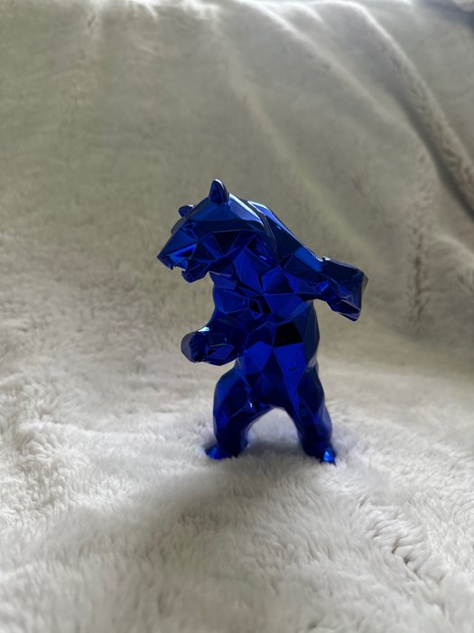 Preview of the first image of Richard Orlinski (1966) - Bear spirit (blue edition).