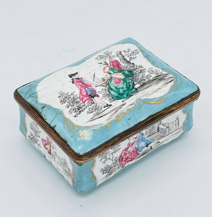 Preview of the first image of Enamel tabatiere with figural scenes - Rococo Style - Copper, Enamel - 19th century.