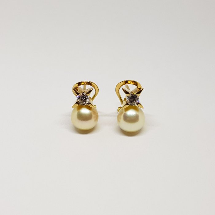 Preview of the first image of 18 kt. Gold, Yellow gold - Earrings Akoya Pearl - Diamonds.