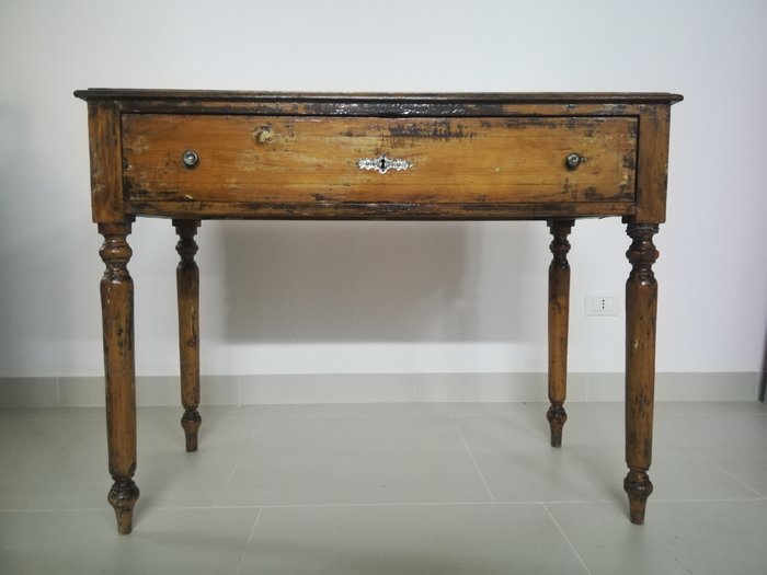 Preview of the first image of Table - Folk Art - Walnut - Late 19th century.