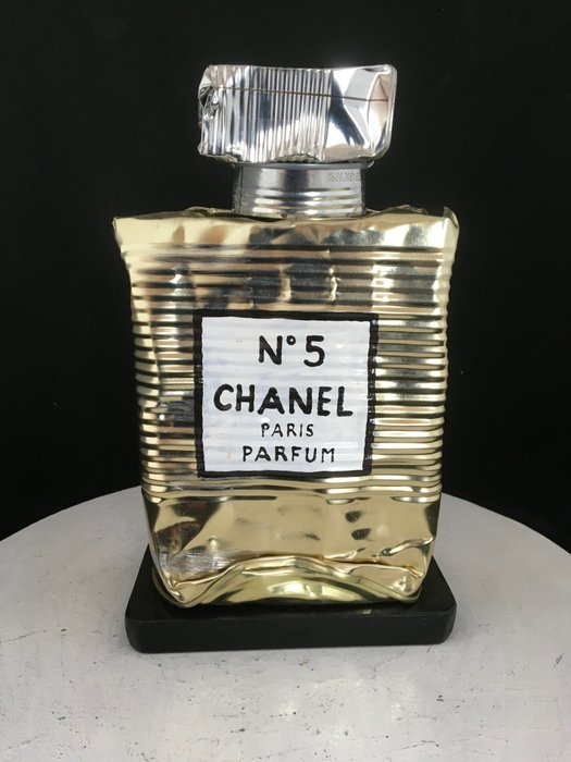 Image 3 of Norman Gekko (XX-XXI) - Big Crushed Chanel N.5 Gold