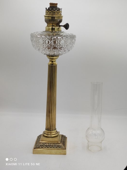 Preview of the first image of Very large kerosene lamp - Brass, Crystal, Glass - Late 19th century.