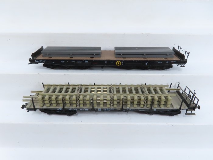 Preview of the first image of Roco H0 - 46552/46492 - Freight carriage - 2x 4/6-axle low-loaders for very heavy transport with ca.