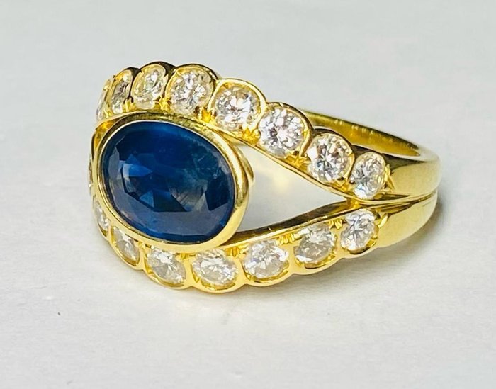 Image 2 of 18 kt. Yellow gold - Ring - 2.00 ct Sapphire - Diamonds