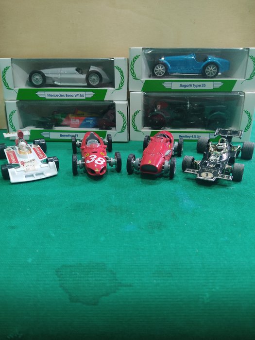 Preview of the first image of Corgi Toys, Matchbox, China Brands - 1:35 - 8 models Corgi Mobil performance+ Ferrari+Lotus+ surtes.