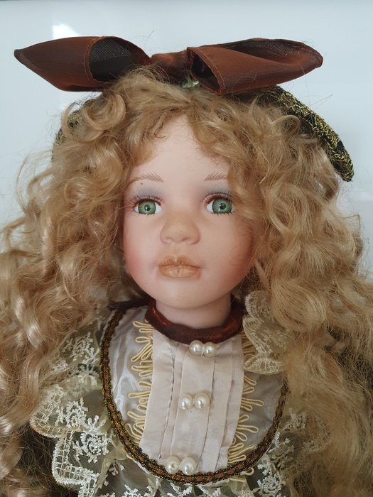 Image 2 of Limited Edition - Porcelain doll 70 cm - Germany