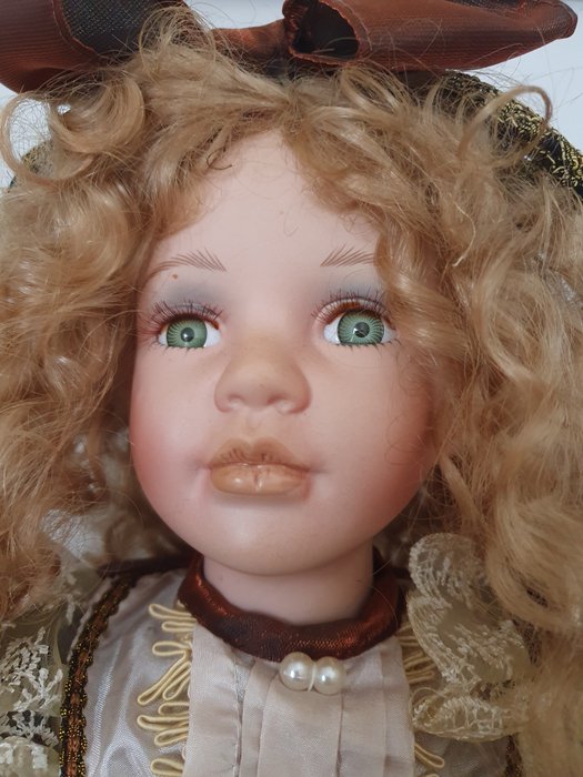Image 3 of Limited Edition - Porcelain doll 70 cm - Germany