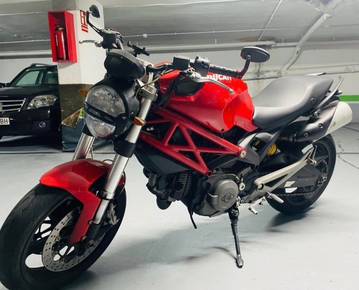 Preview of the first image of Ducati - Monster 696 - 2011.