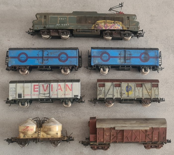Preview of the first image of Lima H0 - 8044 L - Electric locomotive, Freight carriage - BB 15002 Freight Train patinated - SNCF.
