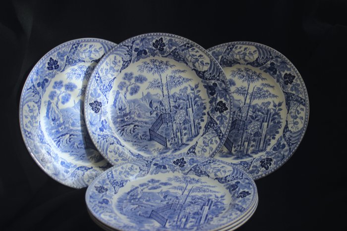 Preview of the first image of Wedgwood - Rare set of 6 Wedgwood English porcelain blue dessert plates, 1820-1830. (6) - Faience.
