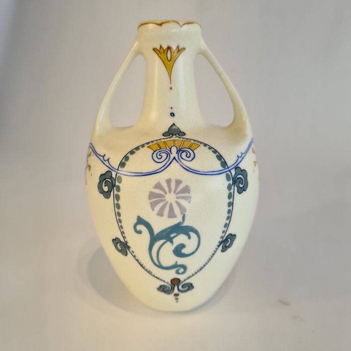 Preview of the first image of Arnhemse Fayencefabriek - Vase (1).